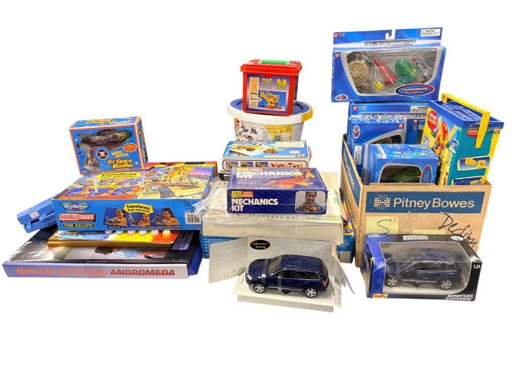 Group of Toys: Group of Toys including Micro Machines, Mars Patrol Space Blaster, Thunderbirds, Meccano sets and more.