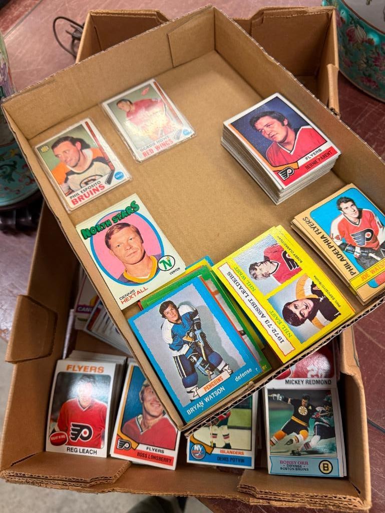 Group of 1970's NHL Hockey cards: Group of 1970's NHL Hockey cards and more. Including Gordie Howe, Phil Esposito, Bobby Orr, Wayne Gretzky and more.