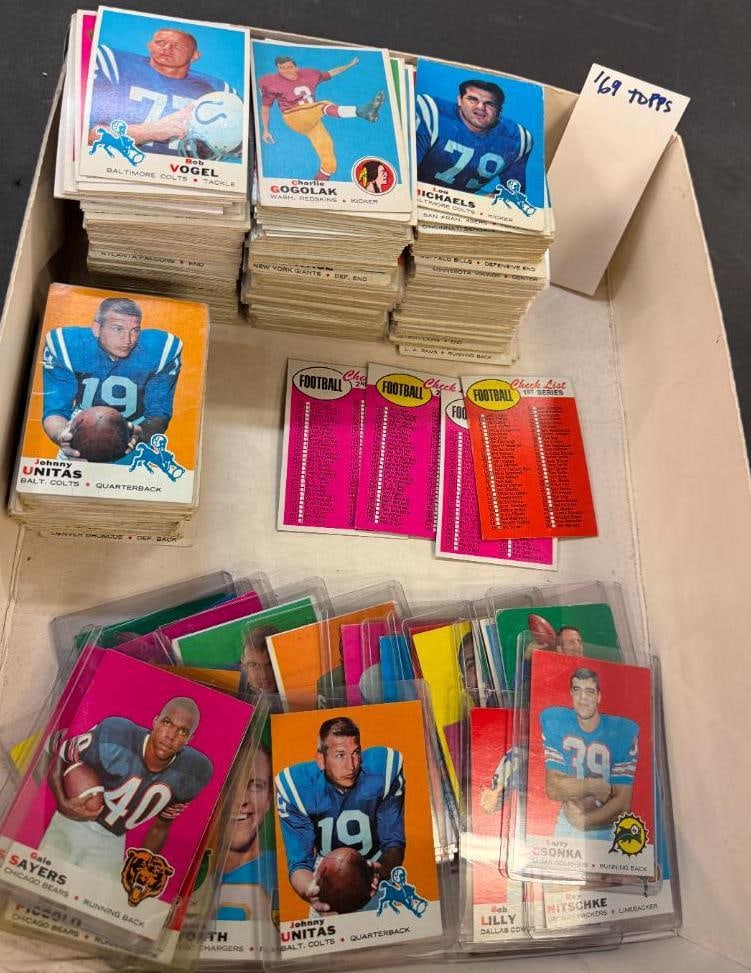 1969 Topps Football Cards, near complete set: 1969 Topps Football Cards, near complete set, approx. 750 cards