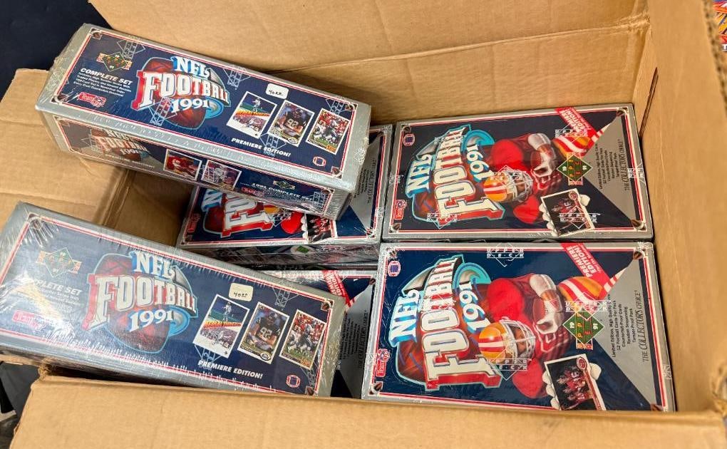 1991 Upper Deck NFL cards and 1990 Donruss Baseball boxes: 1991 Upper Deck NFL cards and 1990 Donruss Baseball boxes. Approx. 21 boxes.