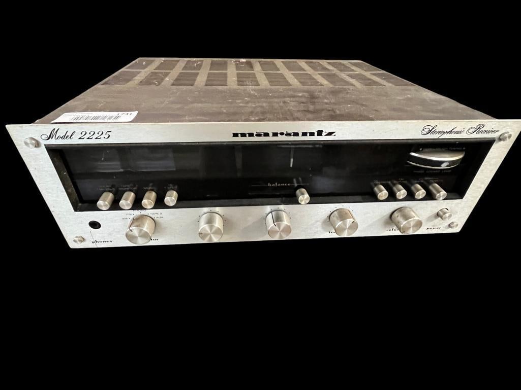 Marantz Model 2225 stereo receiver (1 of 6)