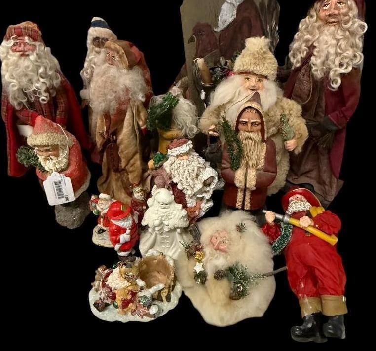 Group of Santa Claus figurines, prints etc.: Group of Santa Claus figurines, prints etc. Approx. 20 pieces.