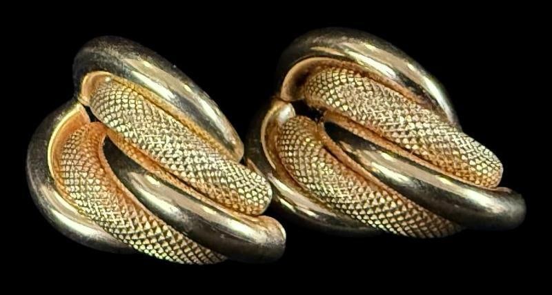 18k Gold earrings: 18k Gold earrings. Approx. 6 grams.