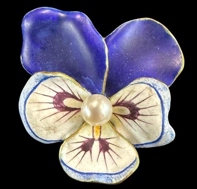 18k Gold Brooch with Enamel and Pearl: 18k Gold Brooch with Enamel and Pearl. Most likely Larter & Sons. Etched number 0357, Approx. 11.3 grams.
