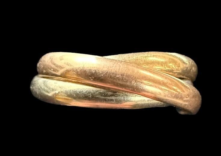 14k Gold Tri Color Trinity Ring: 14k Gold Tri Color Trinity Ring. Approx. 7.6 grams. Ring size approx. 9.5.