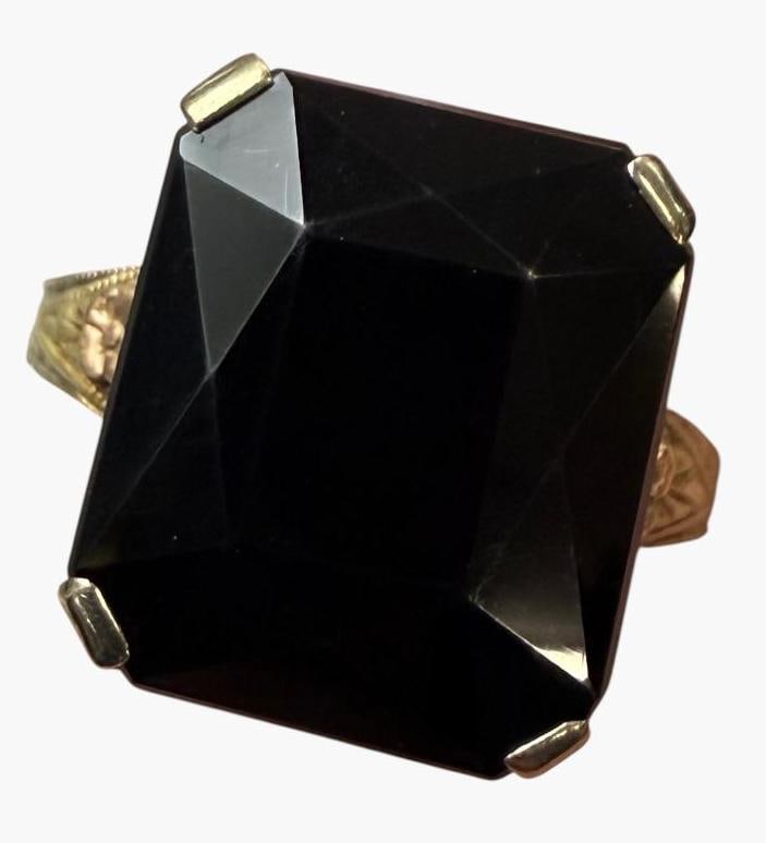 14k Gold Ring with Black Onyx: 14k Gold Ring with Black Onyx. Marked "La France". Approx. 3.9 grams. Ring approx. size 5.
