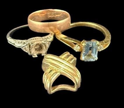 4 Pieces of 18k Gold: 4 Pieces of 18k Gold. Approx. 11.6 grams.