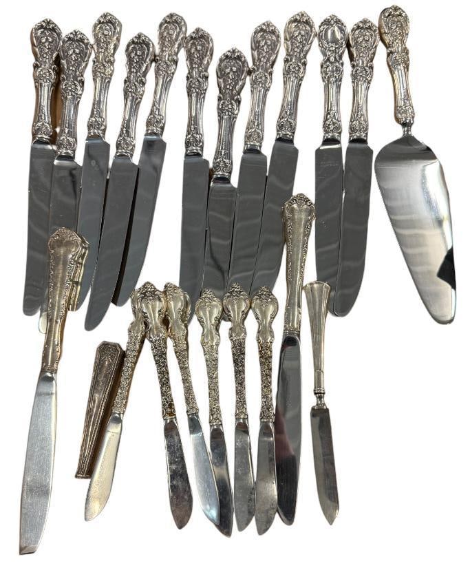 22 Sterling Handled Knives: 22 Sterling Handled Knives. Reed & Barton Francis I pattern. Approx. 11 ozt. Knives are calculated at 1/2 oz each.