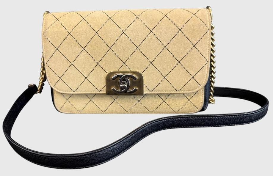 CHANEL Classic Flap Bag (1 of 16)