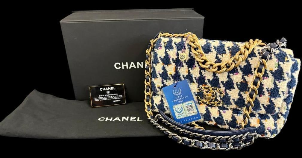 CHANEL 19 Flap Bag - 2