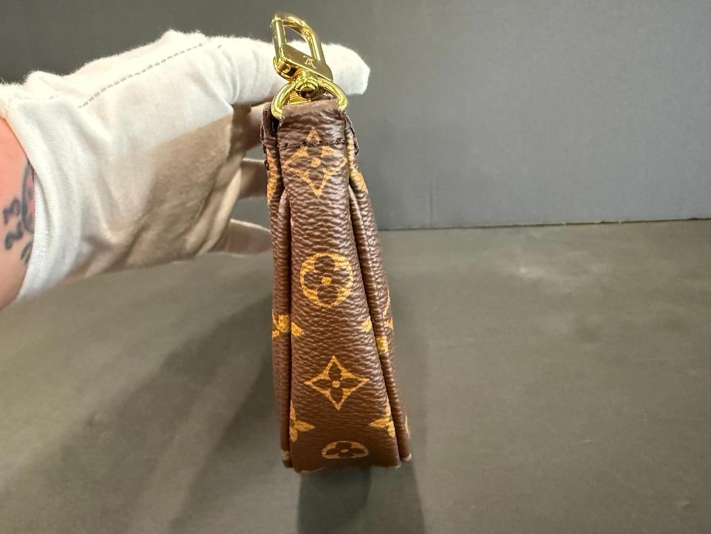 Louis Vuitton Monogram Pochette - 6