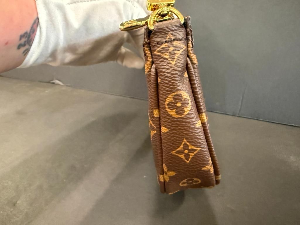 Louis Vuitton Monogram Pochette - 8