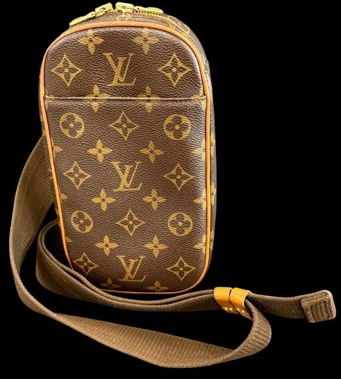 Louis Vuitton Monogram Pochette: Louis Vuitton Monogram Pochette. Serial # CA 0045. Approx. 9 x 5 x 2 inches. Provenance: From an Italian collector.
