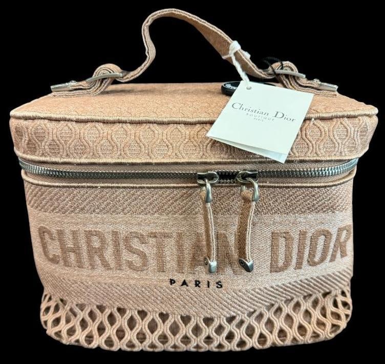 Christian Dior Embroidered Diortravel Vanity case (1 of 15)