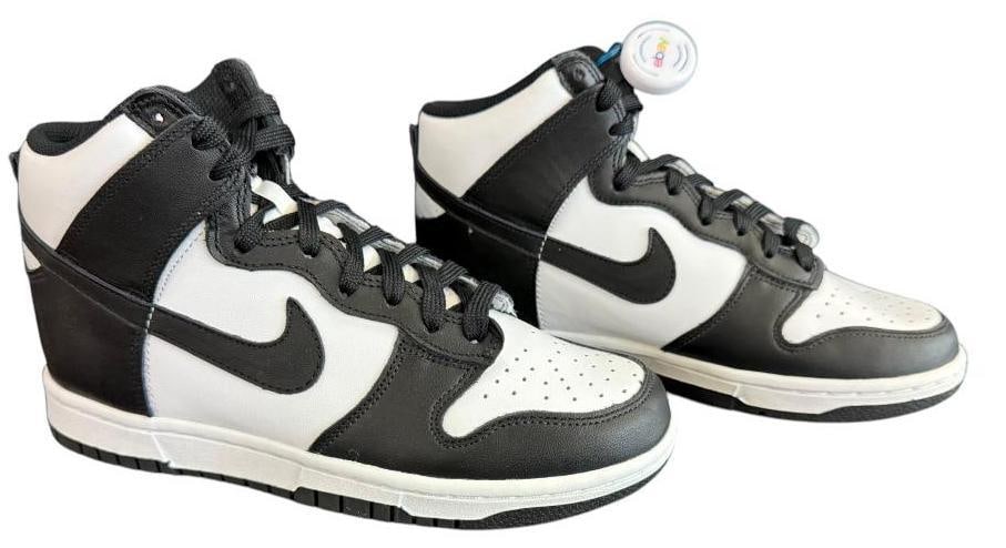 Nike Dunk High Panda: Nike Dunk High Panda women's size 7. Unused. Comes with Ebay Authenticity.