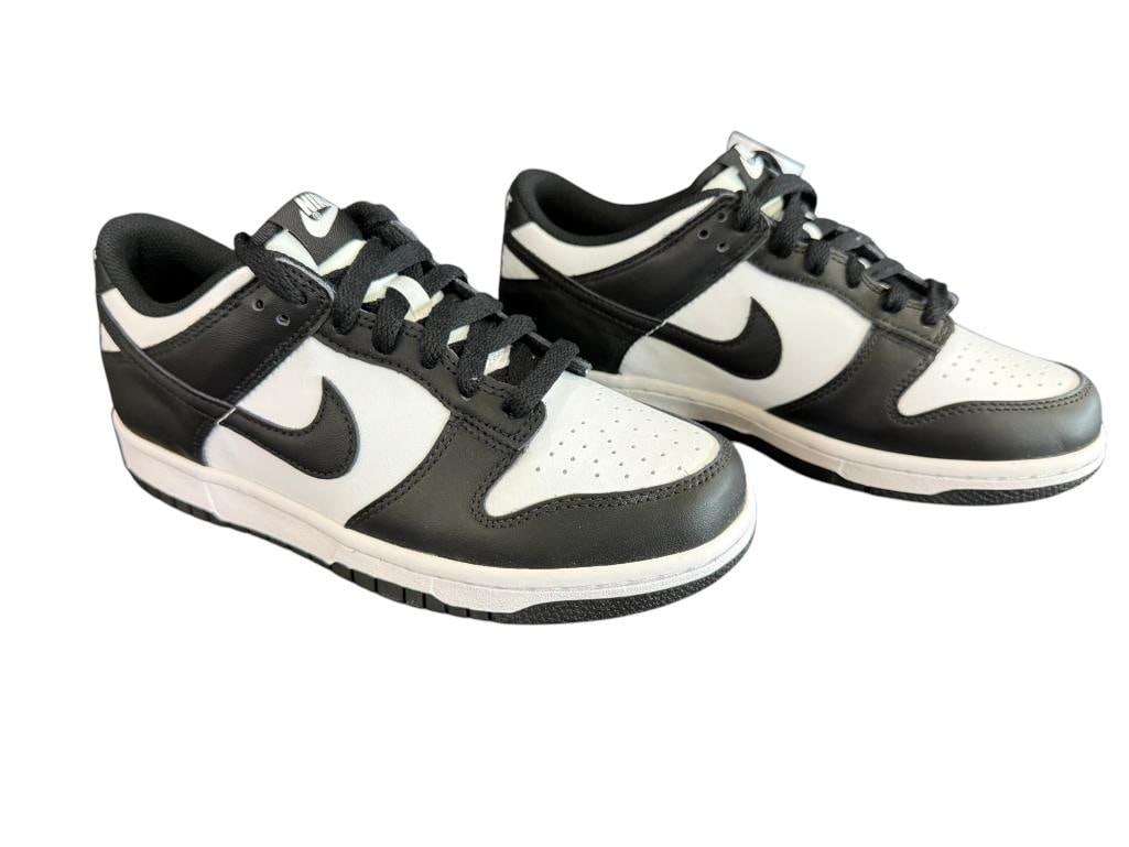 Nike Dunk Low GS Panda: Nike Dunk Low GS Panda size 5Y. Unused. Comes with Ebay Authenticity.
