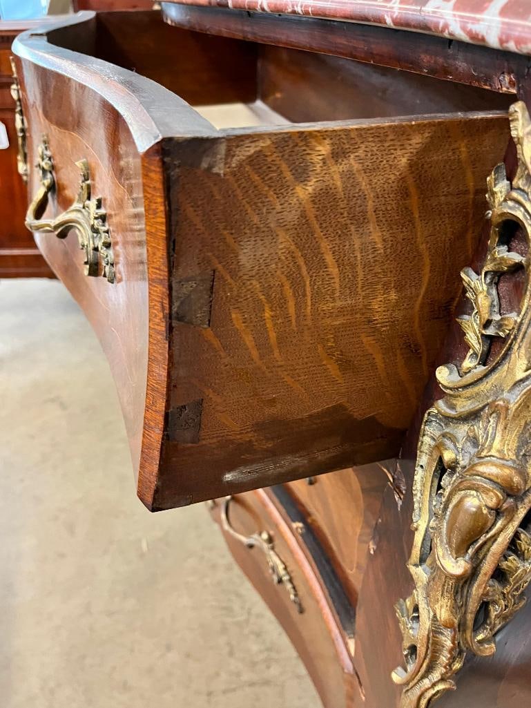 Marble top Commode with Gilt Bronze mounts - 4