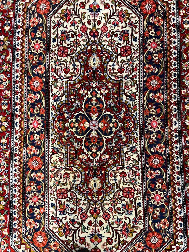 Handmade Persian rug - 4