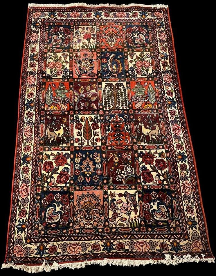 Handmade Persian Bakhtiari rug (1 of 5)