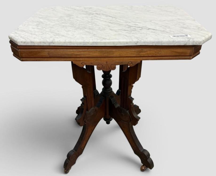 Victorian Walnut Parlor table (1 of 5)
