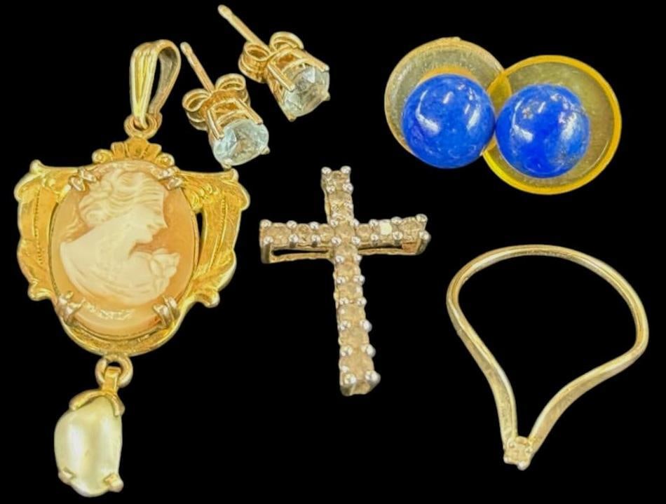 10k and 14k Gold Jewelry: 10k Gold approx. 3.3 grams and 14k Gold tested approx. 3.9 grams.