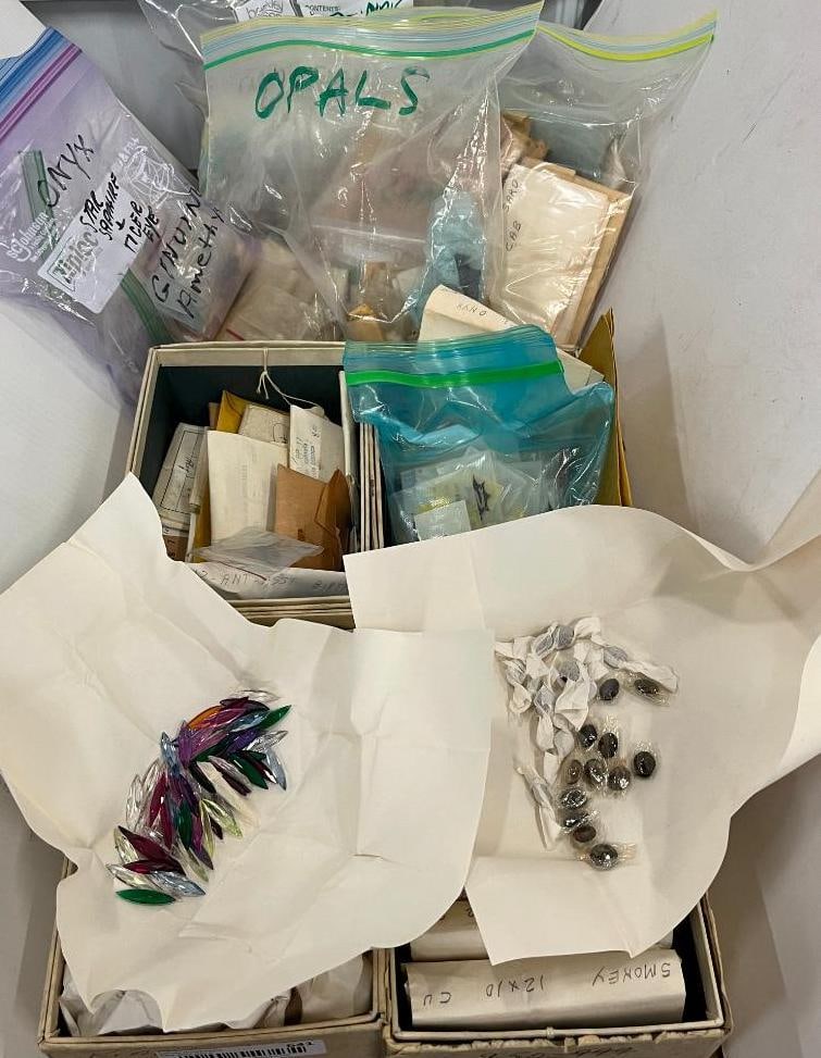 Large Mixed Lot of Synthetic Stones for Jewelry (1 of 15)