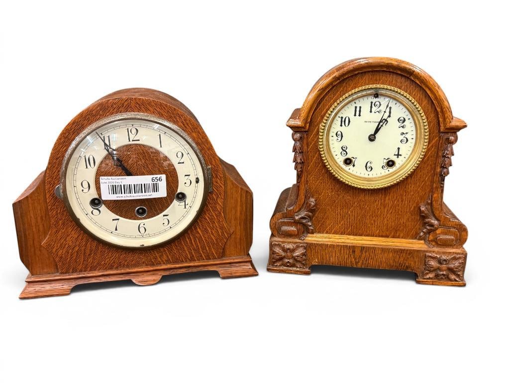 2 Oak Mantle Clocks (1 of 7)