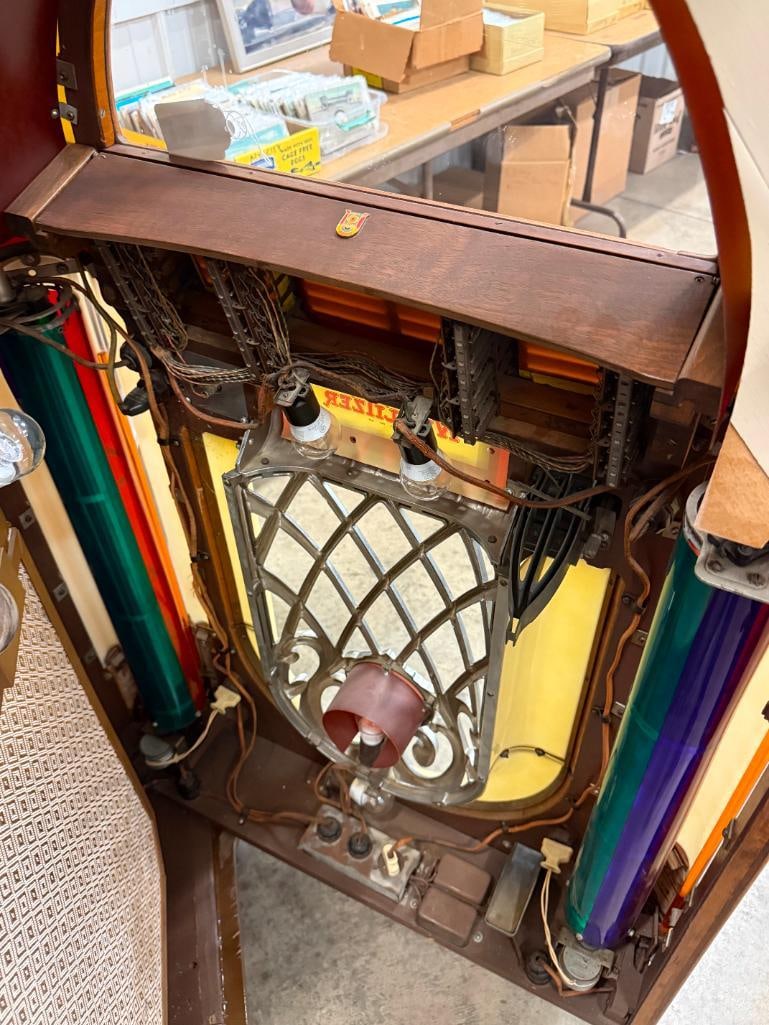 Wurlitzer Model 1015 Bubbler Jukebox - 10