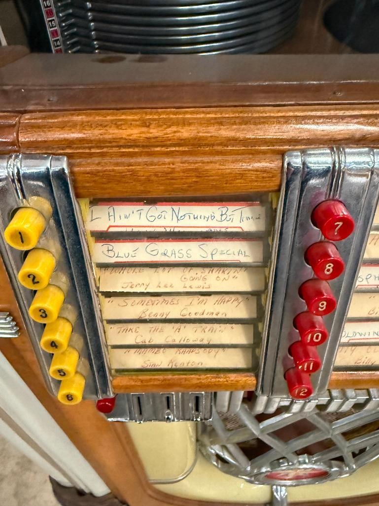 Wurlitzer Model 1015 Bubbler Jukebox - 4