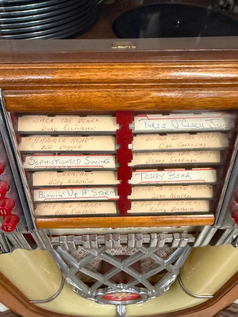 Wurlitzer Model 1015 Bubbler Jukebox - 5