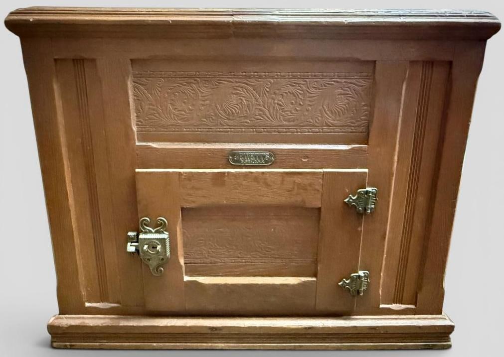 Jewett's Refrigerator Chest (1 of 13)