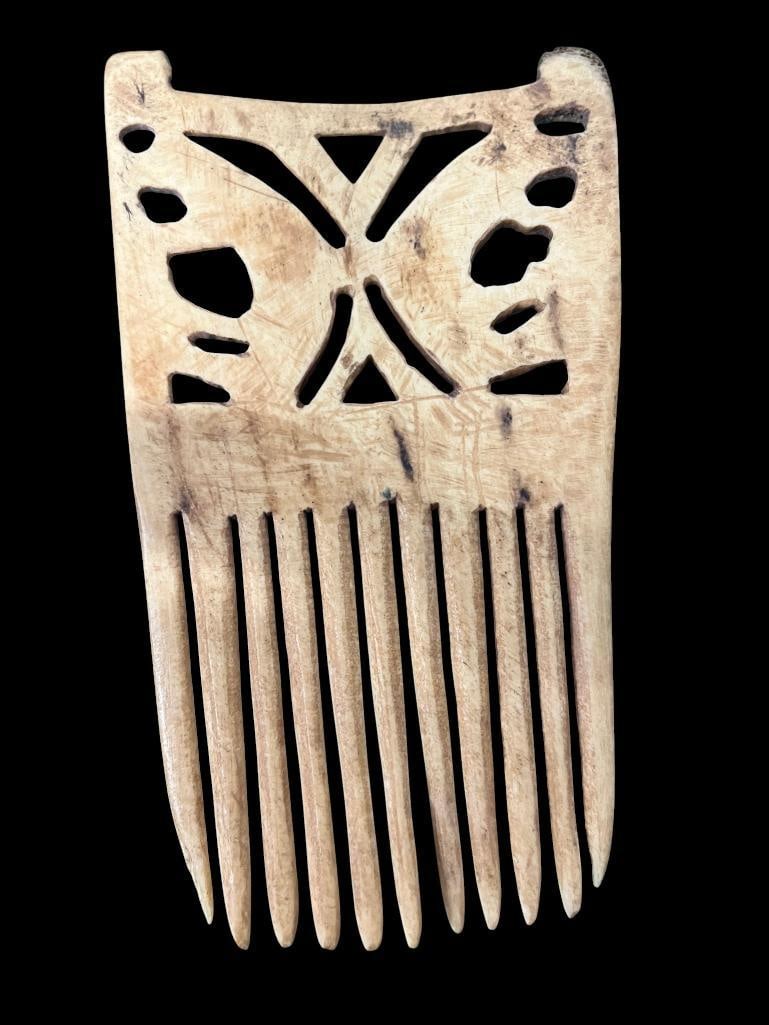 Iroquoian Antler Comb c. 1680: Iroquoian Antler Comb c. 1680 from the Boughton Hill Site in Victor NY. Featuring a carved open work design of two panther - like animals. Approx. 6 x 3.5 inches.