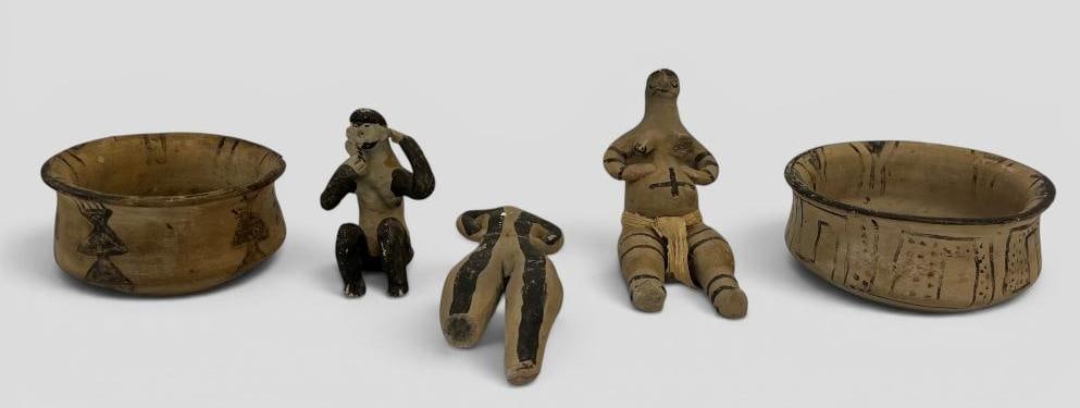 South American clay figures and bowls (1 of 15)