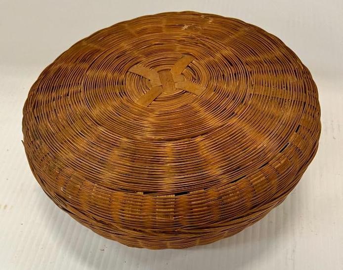 7 Native American baskets - 5