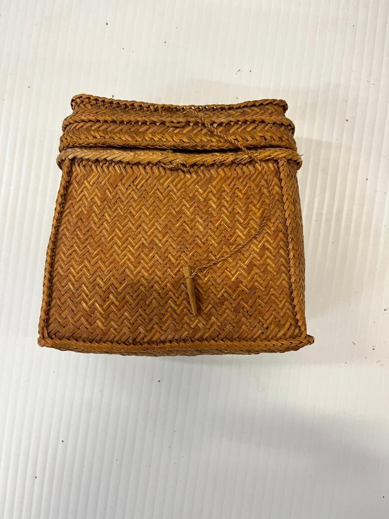 7 Native American baskets - 8