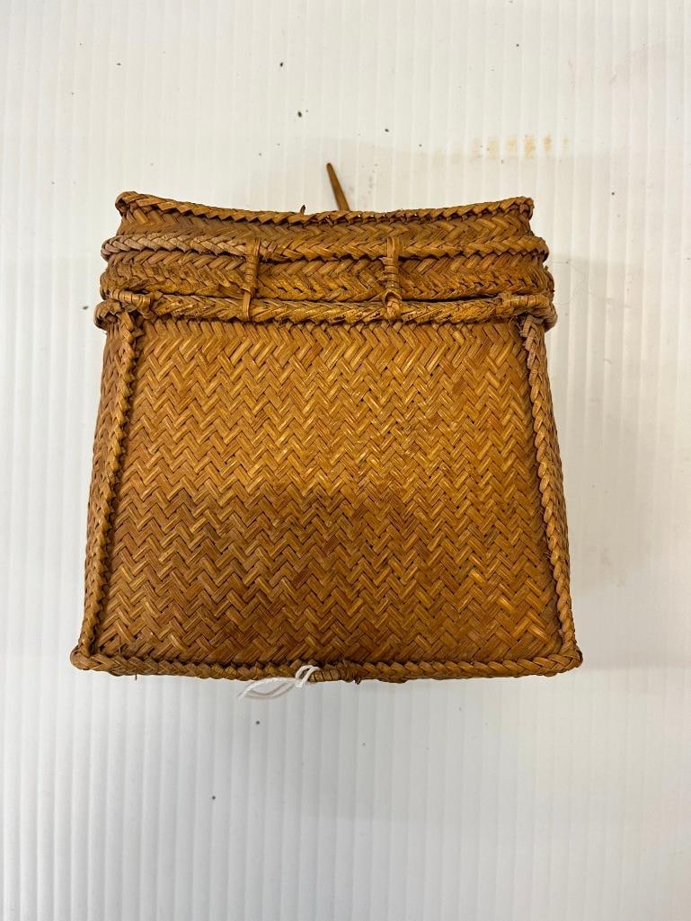 7 Native American baskets - 9