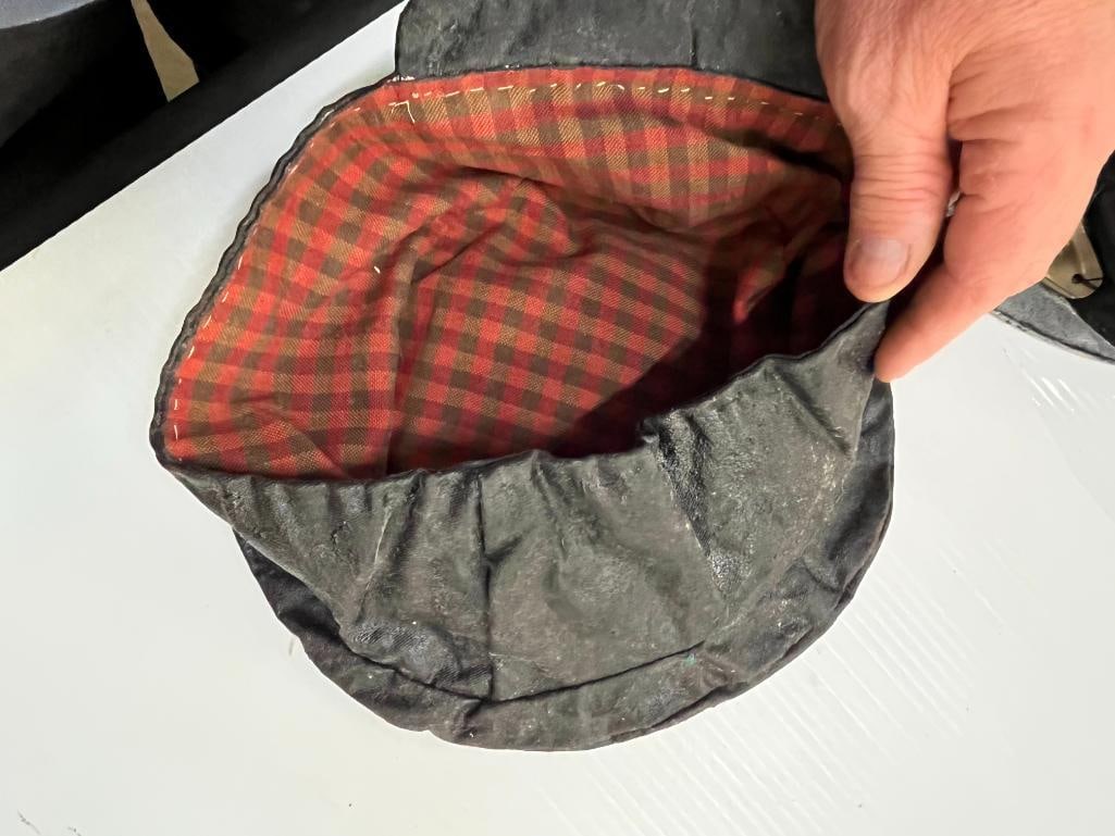 2 Uniform Hats - 4