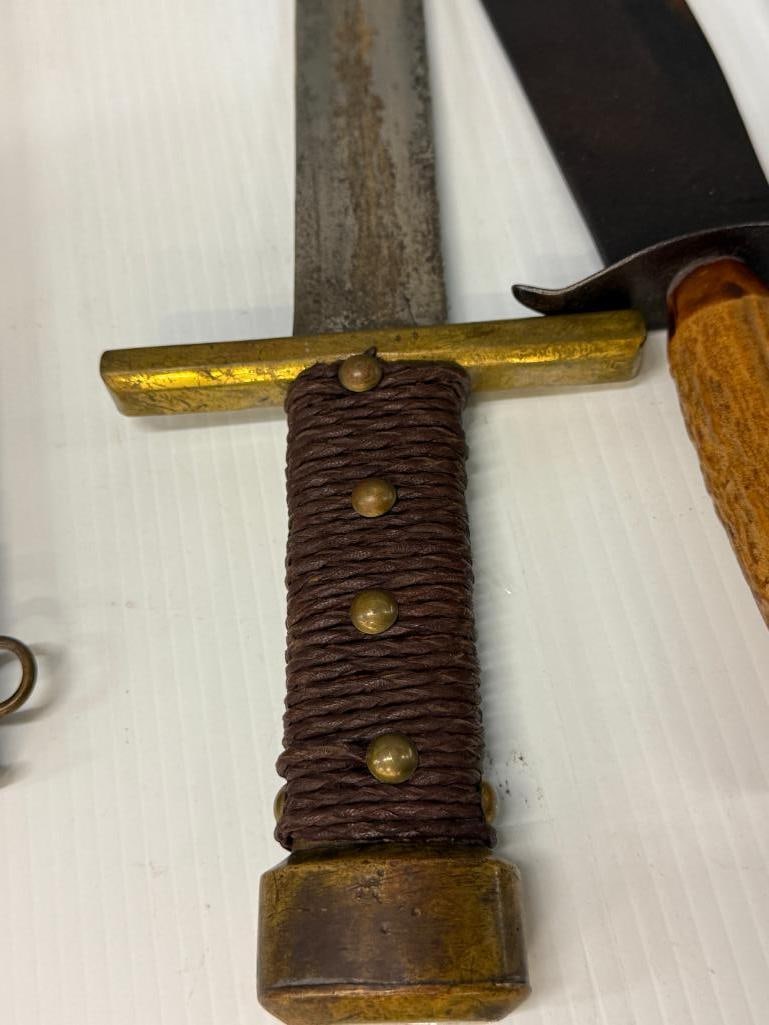 4 Large Knives - 2