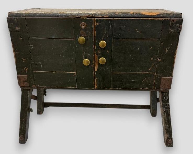 Wooden Military Battery Wagon Saddlery Chest (1 of 8)