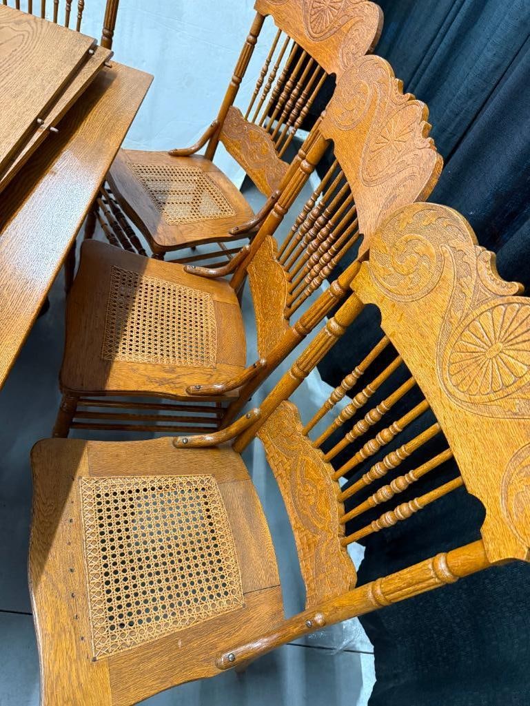 Oak Dining Table and 6 chairs - 4