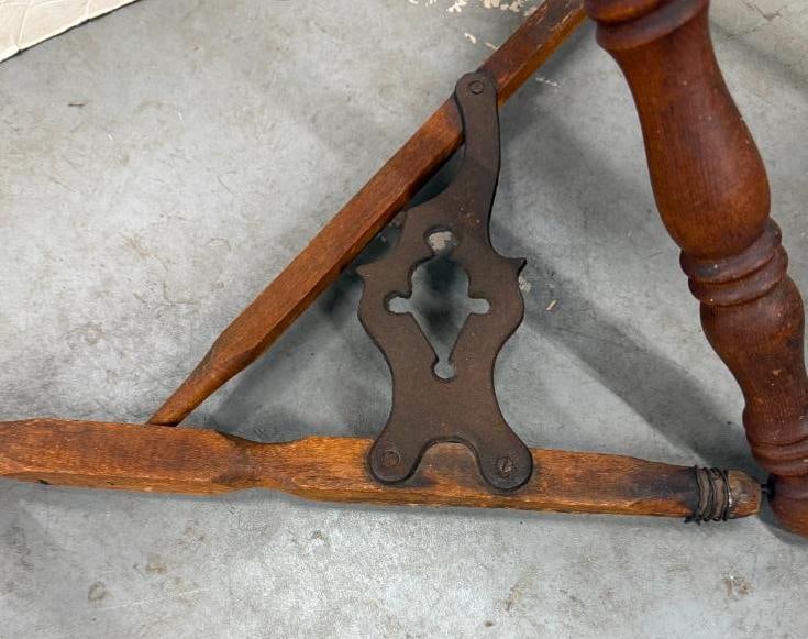 Oak Spinning Wheel - 3
