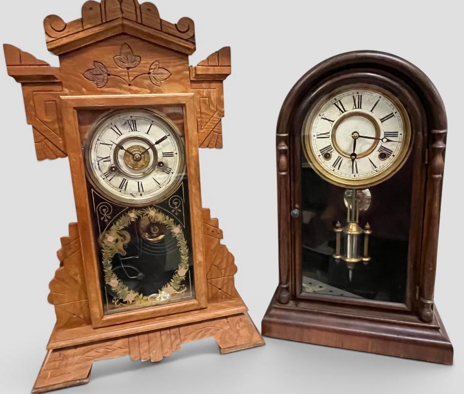 2 Wooden shelf clocks: 2 Wooden shelf clocks. Approx. 21 x 13 x 5 inches.