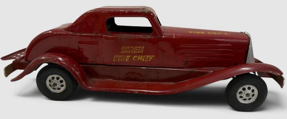 Marx Siren Fire Chief car: Marx Siren Fire Chief car. Approx. 15 x 5 x 5 inches.