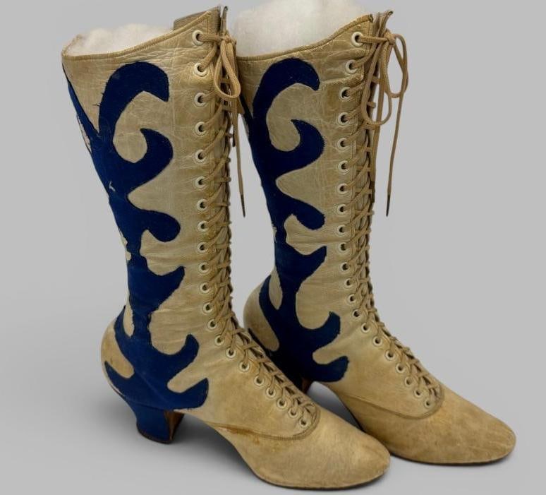 Antique Womens Boots: Antique Women's Boots with a fantastic design. Approx. 12 x 9 x 3 inches.