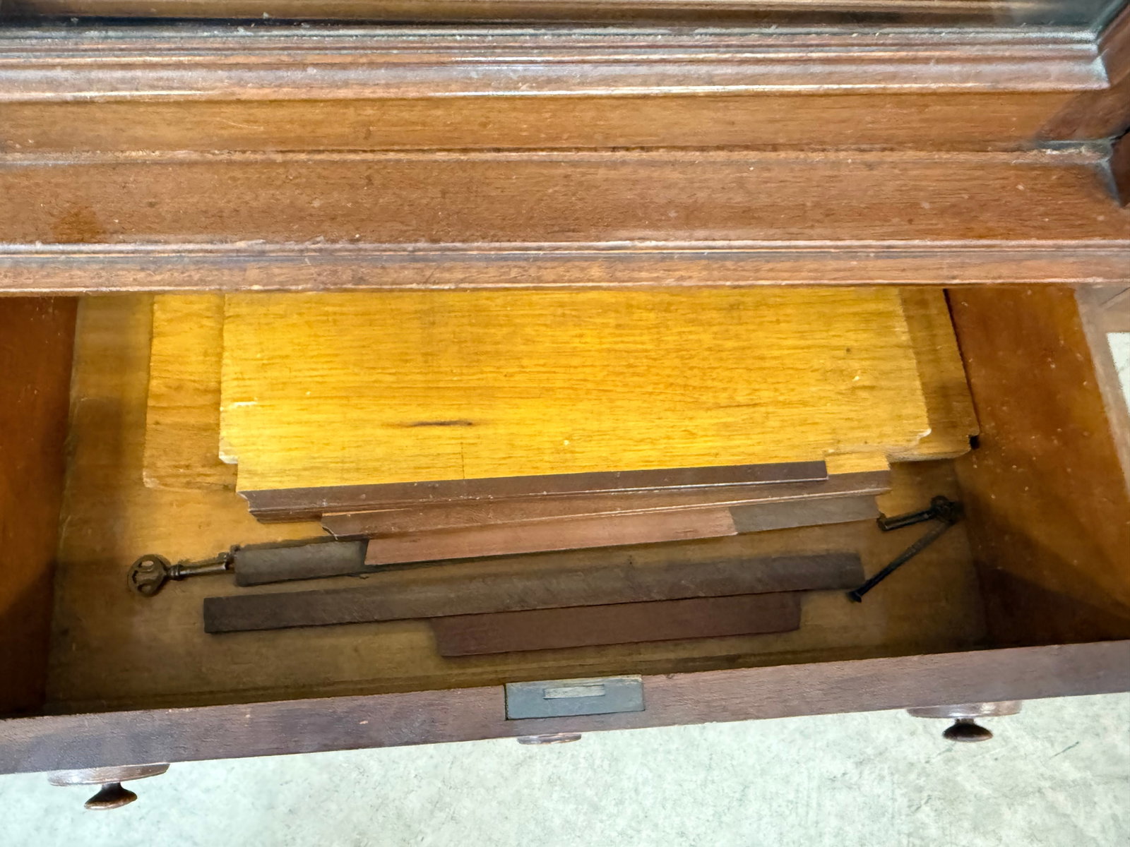Victorian Walnut Bookcase - 6