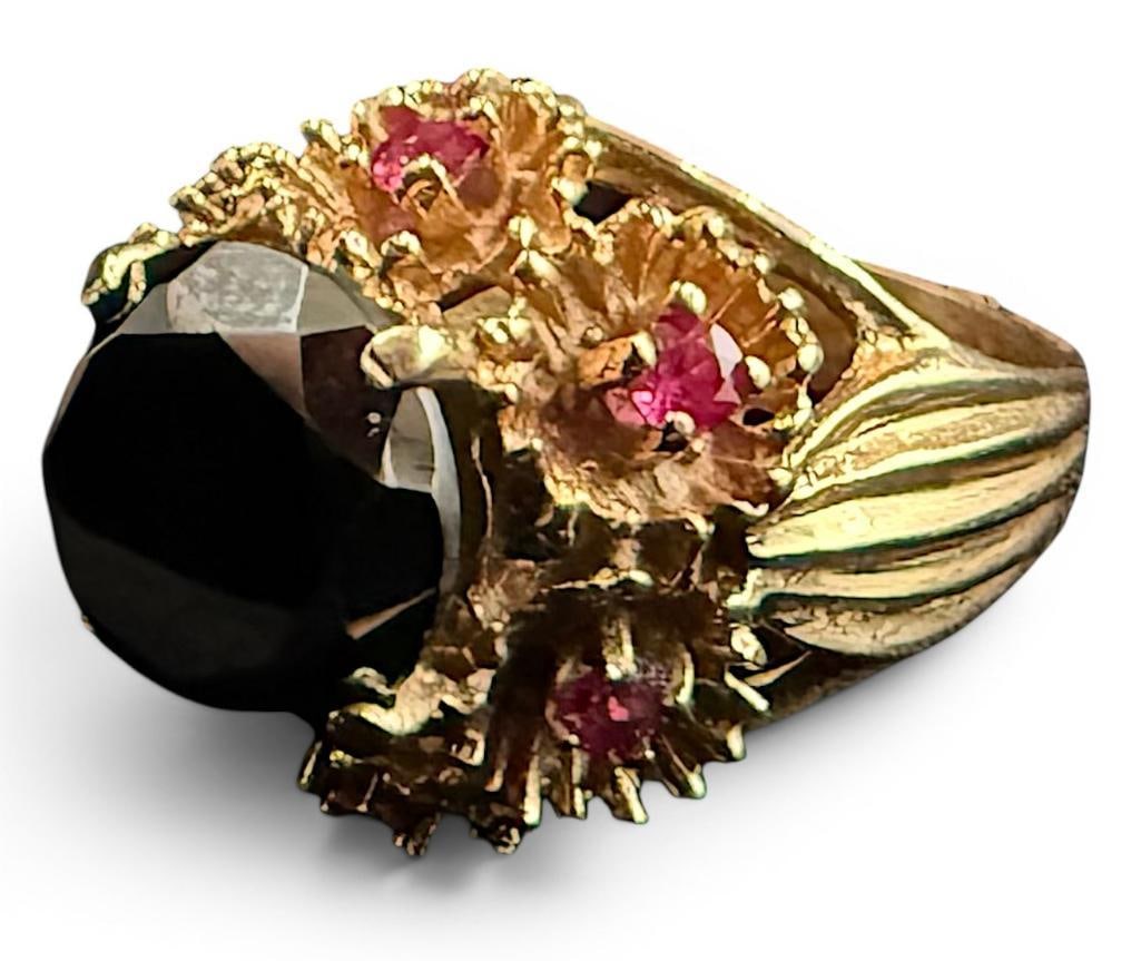 14k Gold Ring with Black Onyx and Rubies: 14k Gold Ring with Black Onyx and Rubies. Approx. 6.1 grams. Approx. size 7.