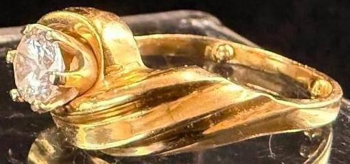 14k Gold Ring with Diamond: 14k Gold Ring with Diamond. Approx. 5.8 grams. Approx. size 7.5.