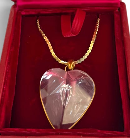 Steuben Glass Heart Necklace set in 18k Gold: Steuben Glass Heart Pendant set in 18k Gold with 14k Gold Chain. Chain approx. 18.2 grams. Designed by Eric Hilton. Clasp to pendant approx. 11 inches. Pendant approx. 2 x 2 inches.