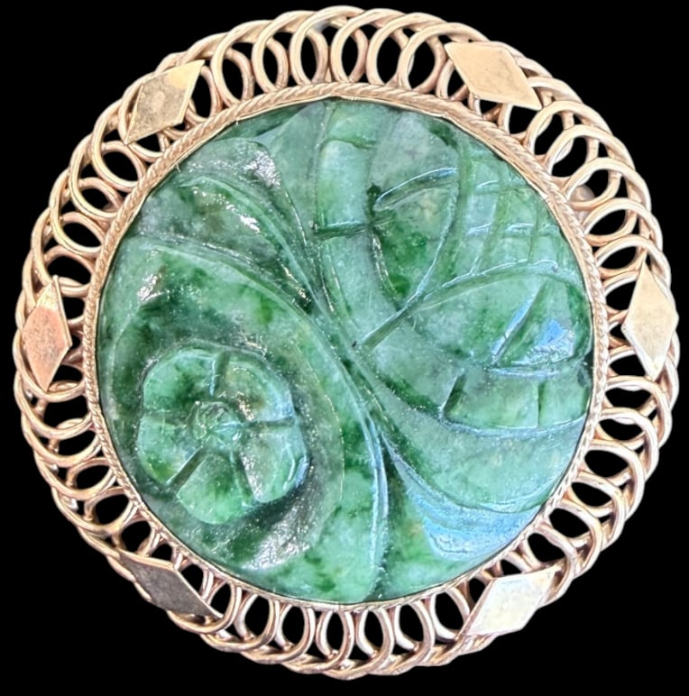 14k Gold and Carved Jade Pin: 14k Gold and Carved Jade Pin. Approx. 10 grams. Approx. 1 3/8 inches.