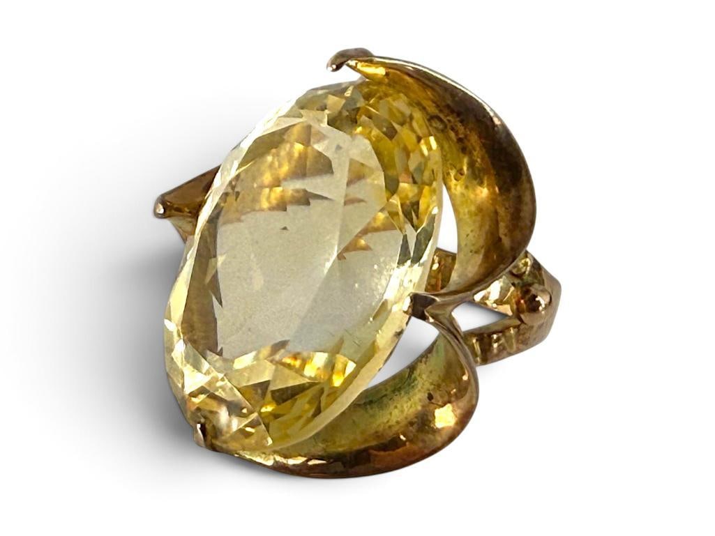 Large Stone set in 14k Gold ring: Large Stone set in 14k Gold ring. Approx. 17 grams. Approx. size 5.